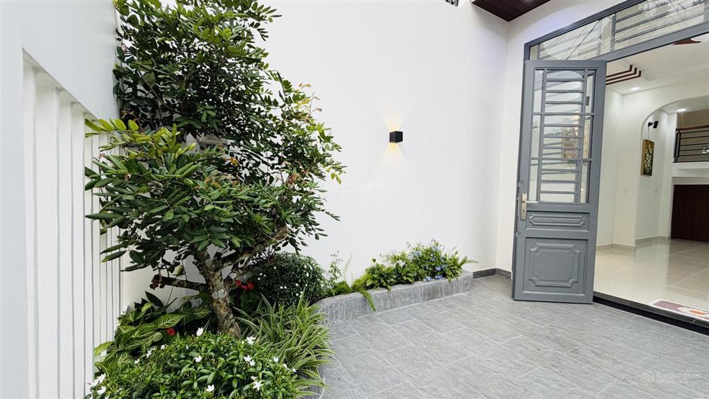 Bán biệt thự hóc môn 8x18m villa sân vườn gần ngã tư hóc môn