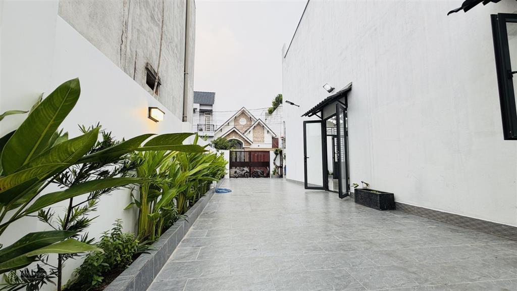 Bán biệt thự hóc môn 8x18m villa sân vườn gần ngã tư hóc môn