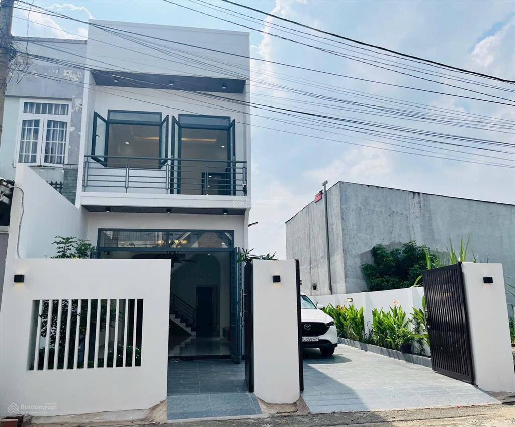 Bán biệt thự hóc môn 8x18m villa sân vườn gần ngã tư hóc môn