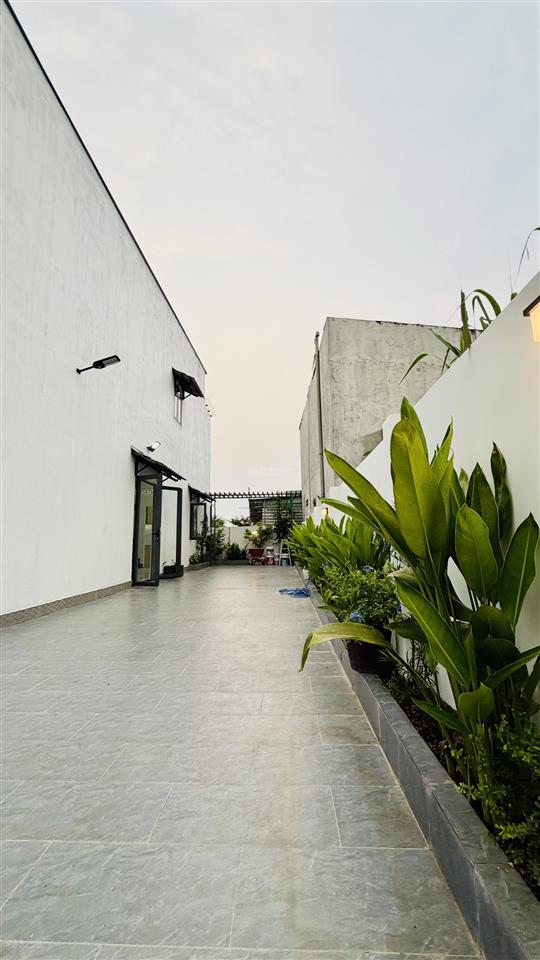 Bán biệt thự hóc môn 8x18m villa sân vườn gần ngã tư hóc môn