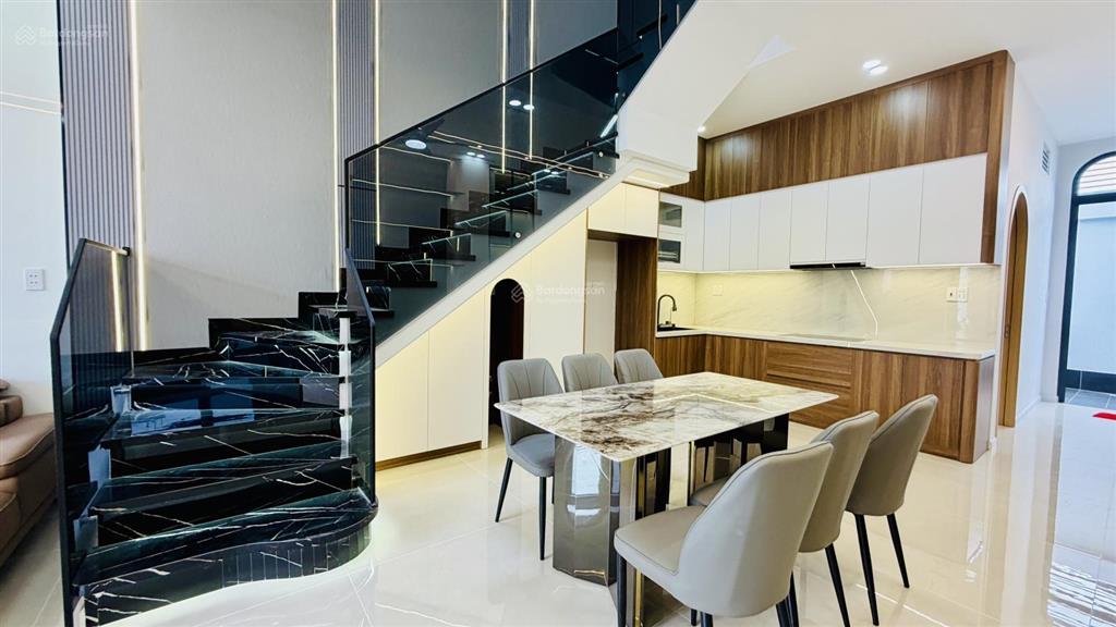Chính chủ kẹt tiền gấp bán nhà hóc môn gần chợ đại hải 5x20m đẹp hiện đại vào ở ngay