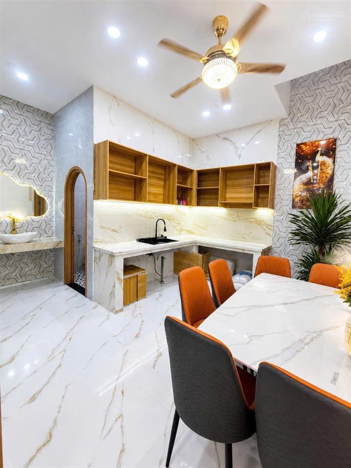 Tôi chính chủ bán gấp căn nhà mới, shr tại trung tâm bà điểm,  tôi tl