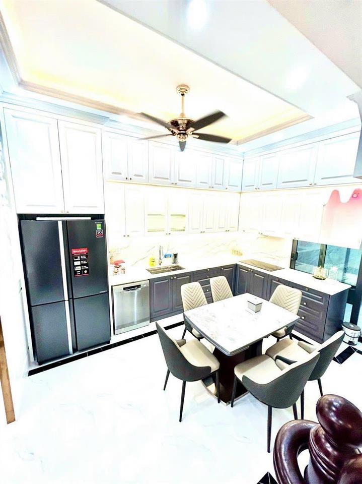 Nổi bật bán căn nhà dự án verosa park diện tích 5x15m, xây 1 trệt 3 lầu. view công viên dự án