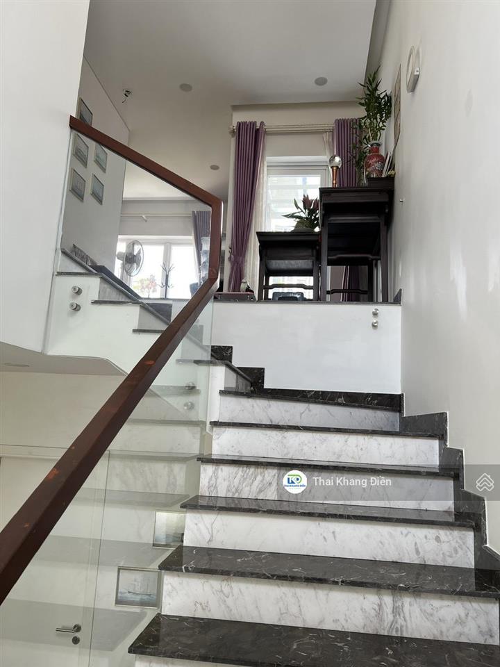 Chính chủ gửi bán độc quyền căn góc 155.1m2 full nội thất cao cấp. còn lại căn duy nhất đang bán