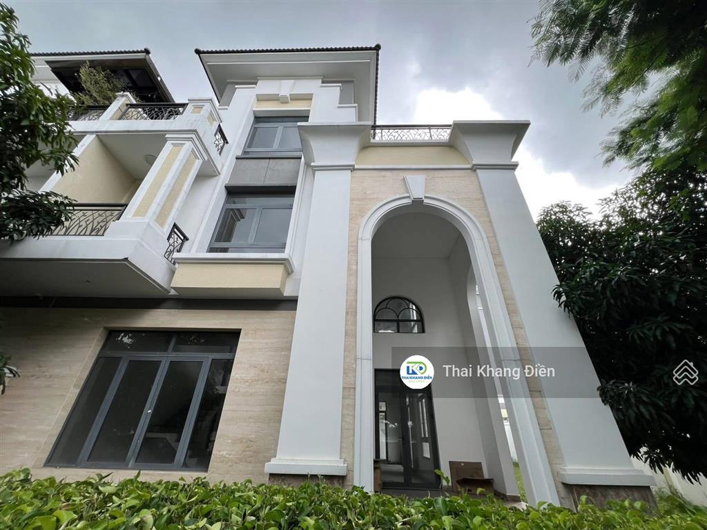 Bán căn verosa bt song lập. dt 300m2 (15x20m) giá 38 tỷ có thể làm hồ bơi, hỗ trợ vay ngân hàng