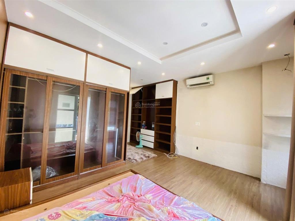 Chính chủ gửi bán căn hộ. dt 5x15m. full nội thất cao cấp. giá 9,5 tỷ thấp hơn thị trường
