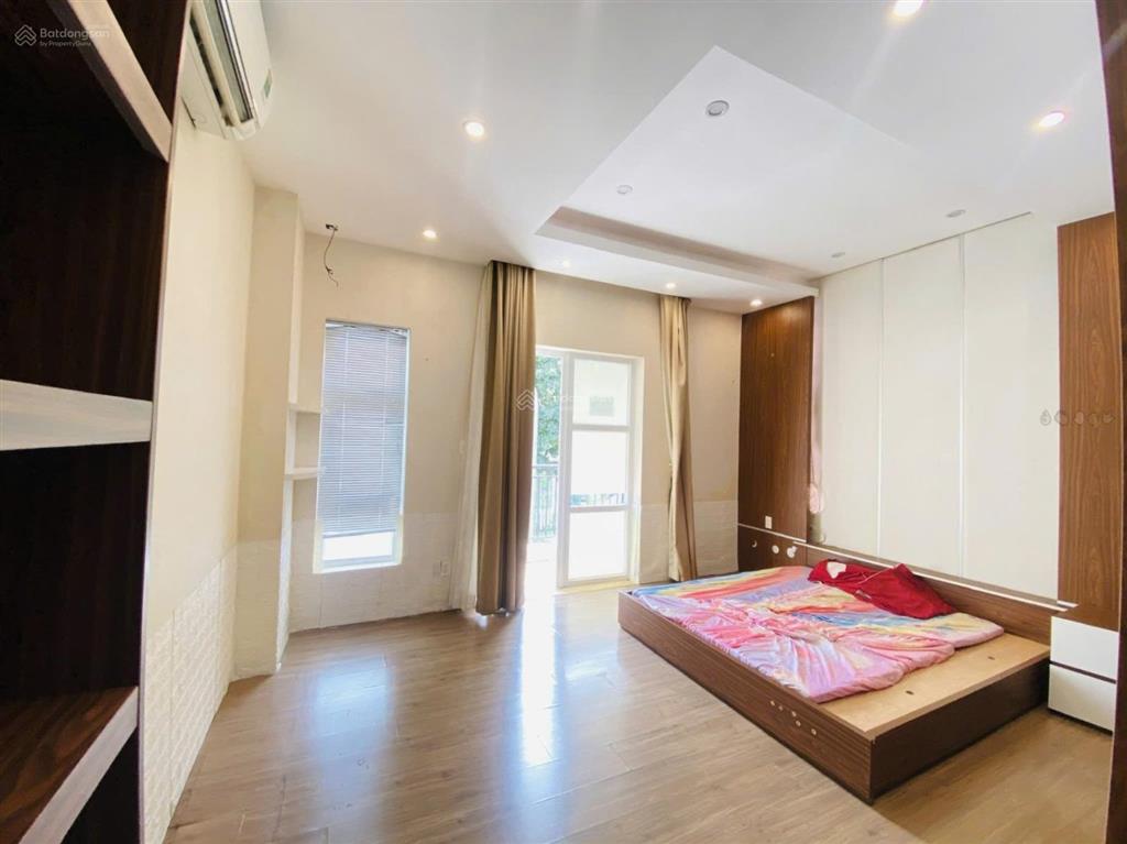 Chính chủ gửi bán căn hộ. dt 5x15m. full nội thất cao cấp. giá 9,5 tỷ thấp hơn thị trường