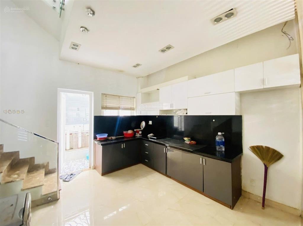 Chính chủ gửi bán căn hộ. dt 5x15m. full nội thất cao cấp. giá 9,5 tỷ thấp hơn thị trường