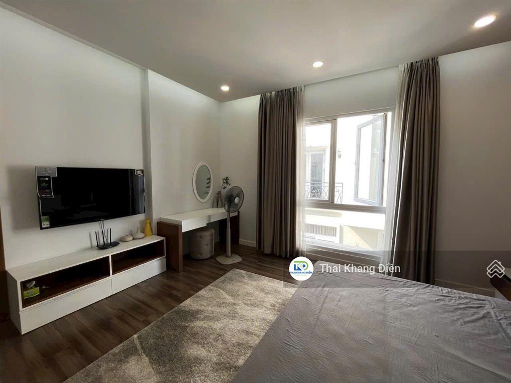 Chính chủ  cần bán căn biệt thự song lập venica. dt 250m2 view hồ bơi. full nội thất. hướng đn