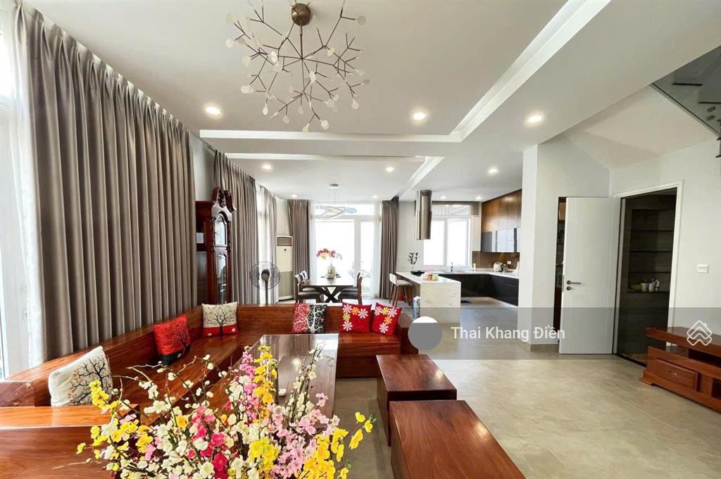 Chính chủ  cần bán căn biệt thự song lập venica. dt 250m2 view hồ bơi. full nội thất. hướng đn