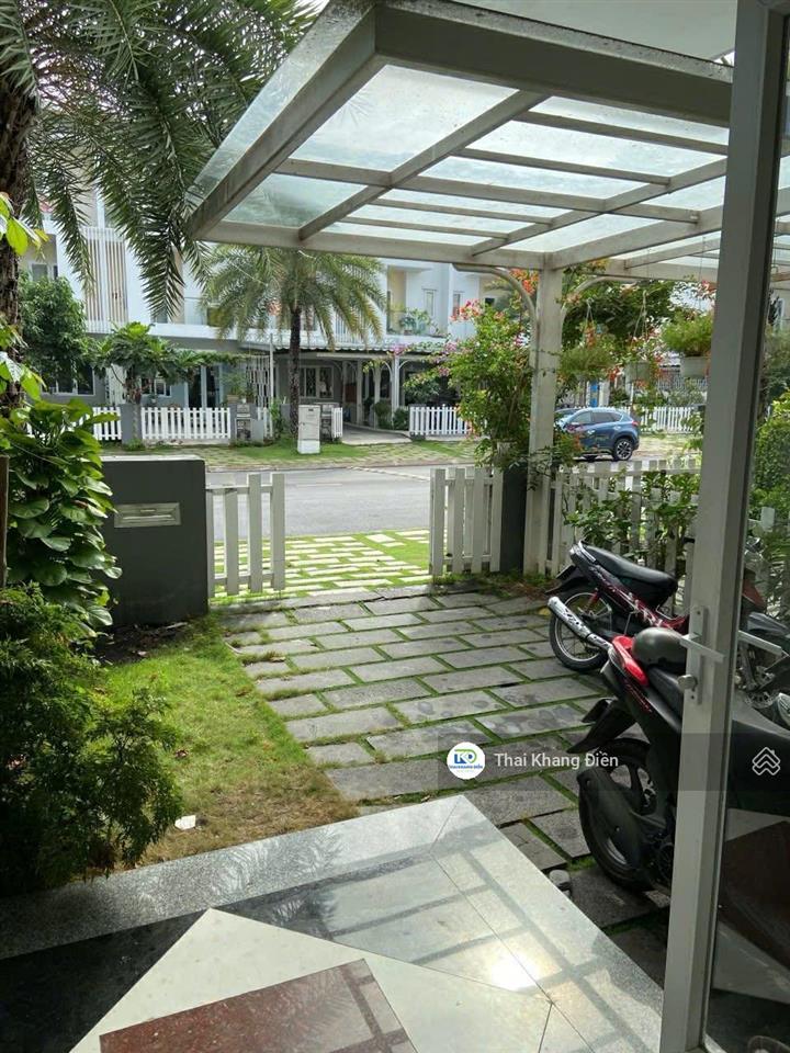Hàng hiếm  bán gấp căn nhà phố melosa garden. dt 5x20m full nội thất. giá 10.9 tỷ trục đường 20m.
