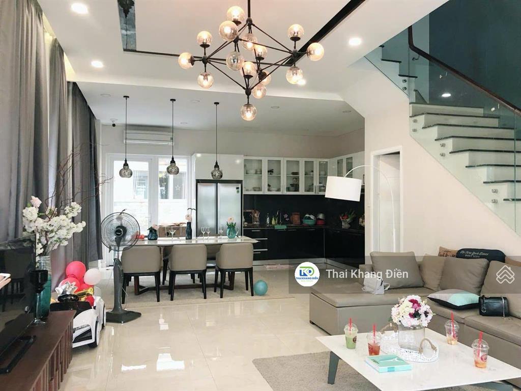 Chính chủ cần bán gấp căn biệt thự song lập 8x18m. nội thất cơ bản, sân vườn rộng. giá bán 15 tỷ