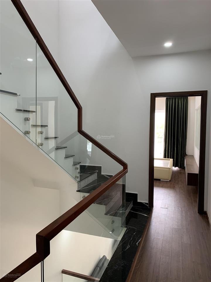 Hàng hiếm căn 2 mặt thoáng dt 5x23m . nhà có nội thất . khách hàng mua vào ở ngay . giá 11 tỷ