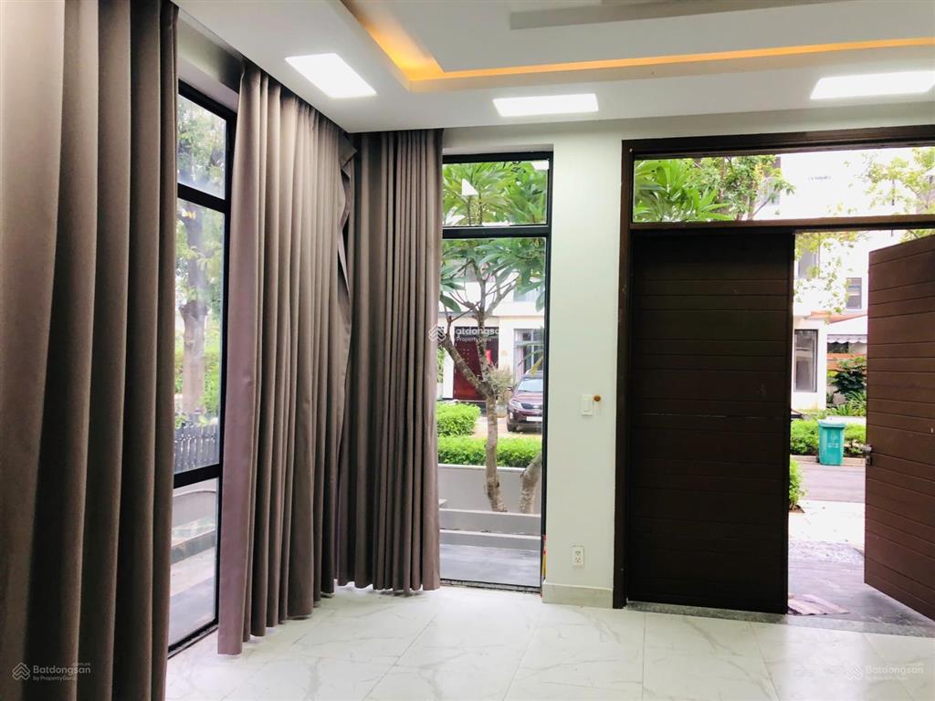 Bán gấp  căn biệt thự song lập 205m2 ( 11x19m ). xây 1 triệt 2 lầu. giá tốt nhất dự án lucasta