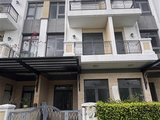 Chính chủ gửi bán căn verosa park. dt 75m². xây 4 tầng. đối diện công viên. căn duy nhất đang bán