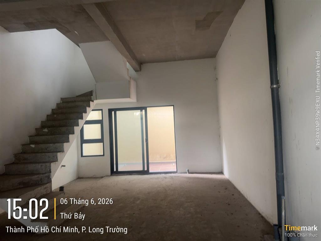 Chính chủ gửi bán căn verosa park. dt 75m2. xây 4 tầng. đối diện công viên. căn hiếm có đang bán