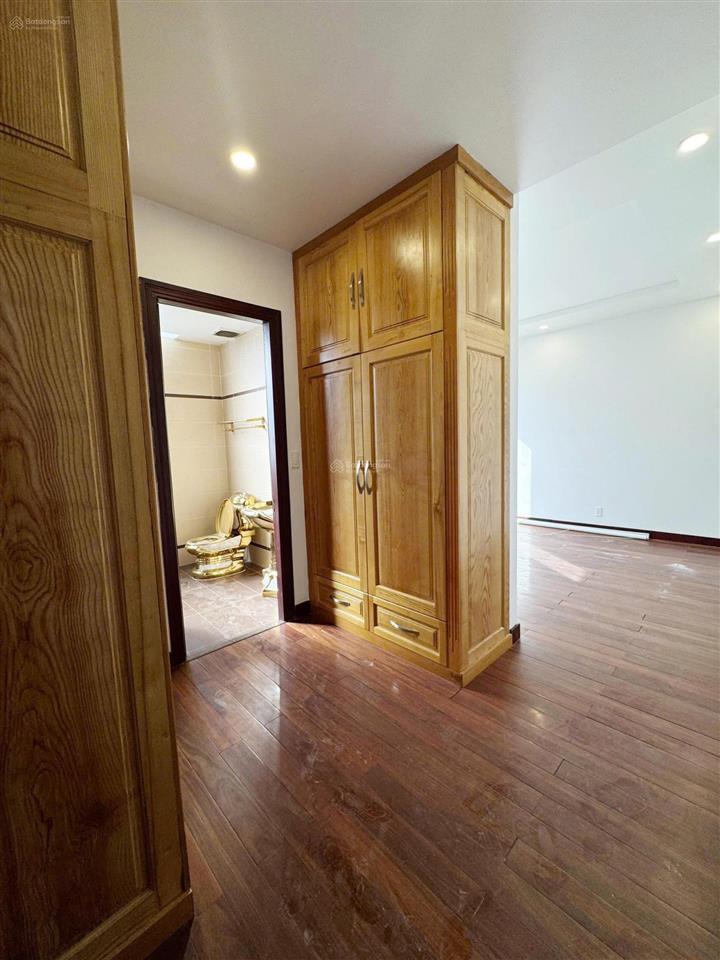 Riviera cove đơn lập góc 3 mặt thoáng. dt 500m2. nhà hoàn thiện cơ bản. sổ hồng riêng. giá 56 tỷ