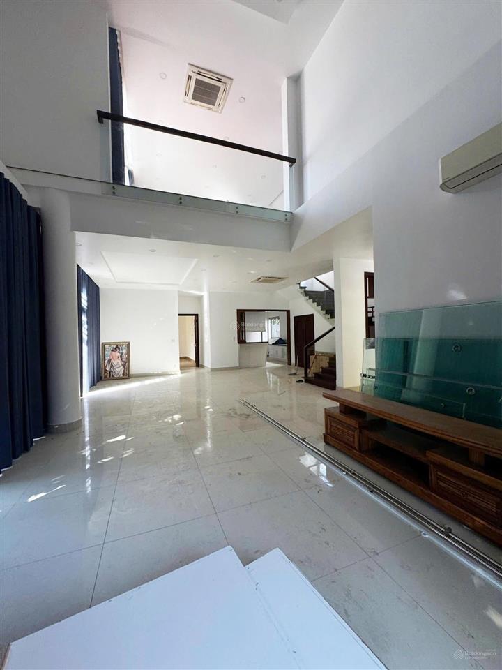 Riviera cove đơn lập góc 3 mặt thoáng. dt 500m2. nhà hoàn thiện cơ bản. sổ hồng riêng. giá 56 tỷ