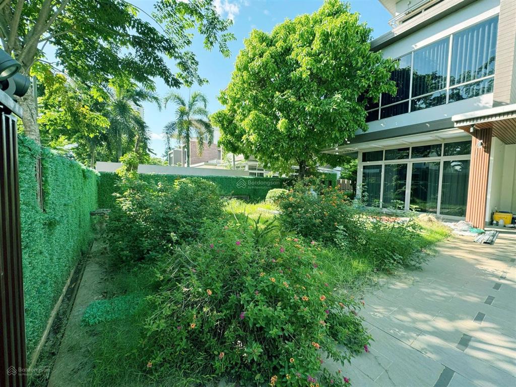 Riviera cove đơn lập góc 3 mặt thoáng. dt 500m2. nhà hoàn thiện cơ bản. sổ hồng riêng. giá 56 tỷ