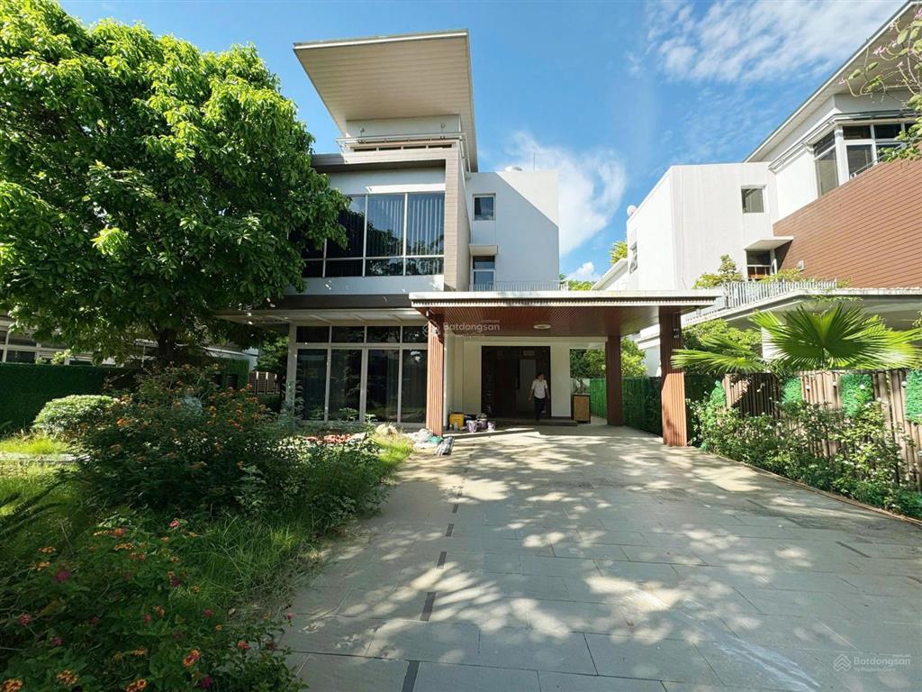 Riviera cove đơn lập góc 3 mặt thoáng. dt 500m2. nhà hoàn thiện cơ bản. sổ hồng riêng. giá 56 tỷ
