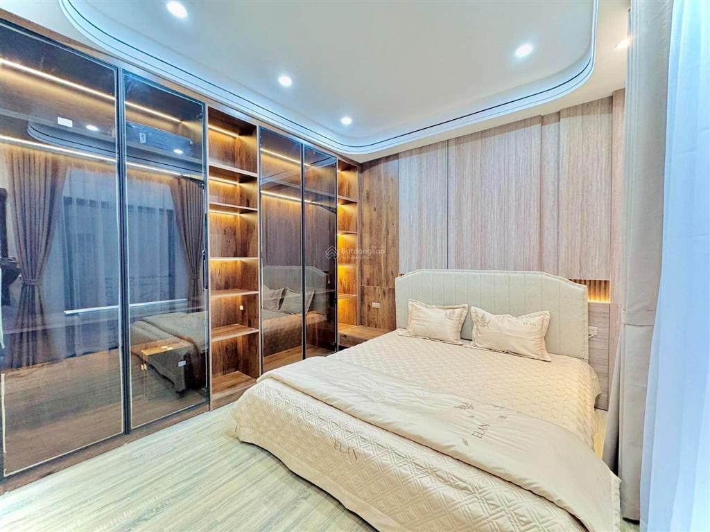 Bán nhà phố vọng, 7 tầng thang máy, 1 nhà ra mặt phố, full nội thất cao cấp, dt 33m2, giá 11.8 tỷ