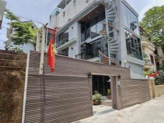 Biệt thự cầu giấy, lô góc, ô tô, sân vườn đẹp lung linh, sổ vuông, dt 100m2, mt 11m, giá 40.5 tỷ