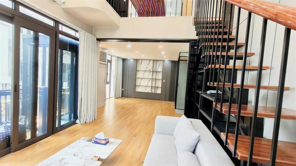 Biệt thự cầu giấy, lô góc, ô tô, sân vườn đẹp lung linh, sổ vuông, dt 100m2, mt 11m, giá 40.5 tỷ