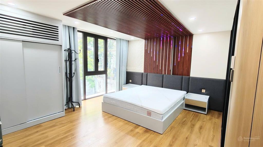 Biệt thự cầu giấy, lô góc, ô tô, sân vườn đẹp lung linh, sổ vuông, dt 100m2, mt 11m, giá 40.5 tỷ