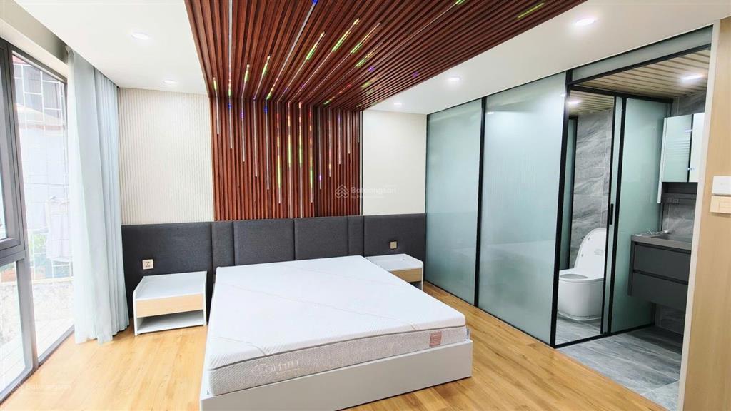 Biệt thự cầu giấy, lô góc, ô tô, sân vườn đẹp lung linh, sổ vuông, dt 100m2, mt 11m, giá 40.5 tỷ
