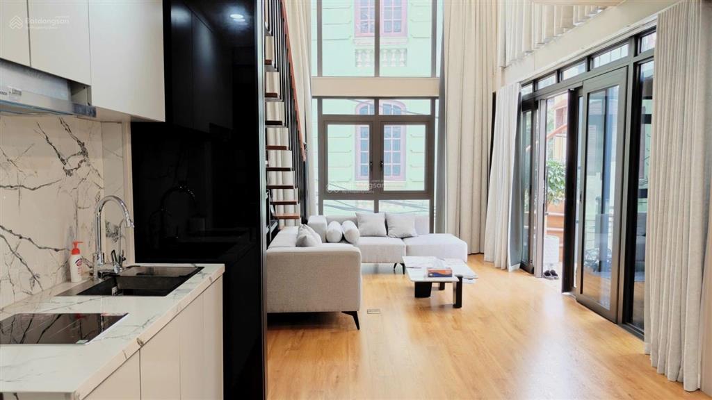 Biệt thự cầu giấy, lô góc, ô tô, sân vườn đẹp lung linh, sổ vuông, dt 100m2, mt 11m, giá 40.5 tỷ