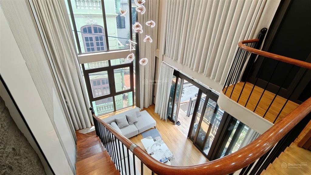Biệt thự cầu giấy, lô góc, ô tô, sân vườn đẹp lung linh, sổ vuông, dt 100m2, mt 11m, giá 40.5 tỷ