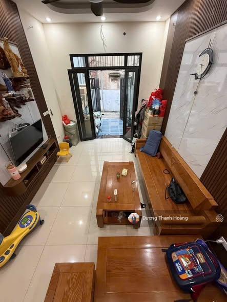 Bán nhà đẹp dân xây ngay ngã tư cổ linh long biên  dt 45m2 x 4 tầng x 4 ngủ .