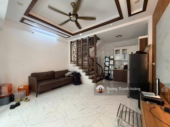Bán nhà thạch bàn  cổ linh, lô góc 30m x 5 tầng  ngõ thông 2 đầu đường ô tô tránh.giá hơn 6 tỷ