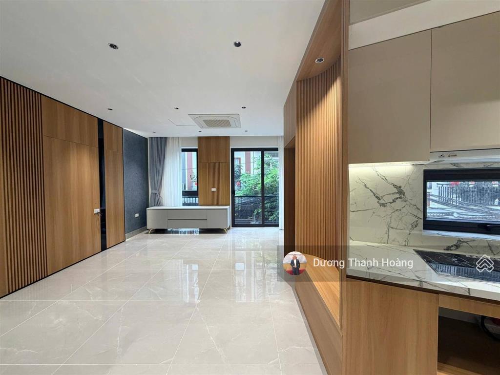 Nhà thạch bàn cổ linh, 50m x 6tầng thang máy ngõ ô tô vào nhà ngõ thông , lô góc. full nội thất