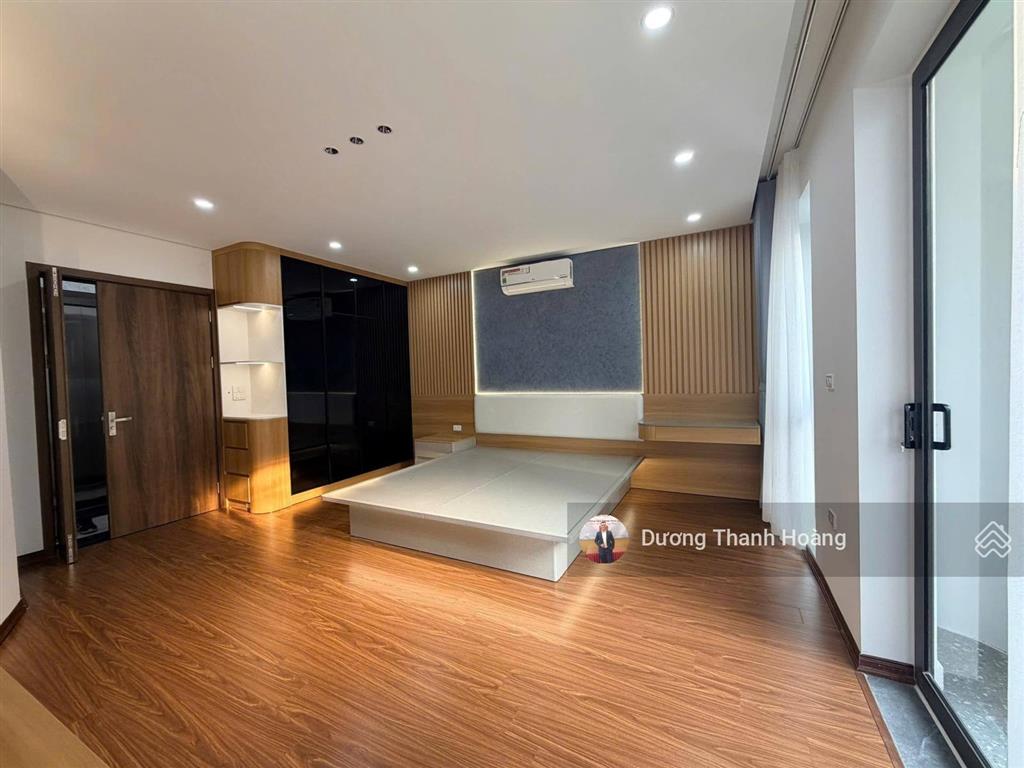 Nhà thạch bàn cổ linh, 50m x 6tầng thang máy ngõ ô tô vào nhà ngõ thông , lô góc. full nội thất