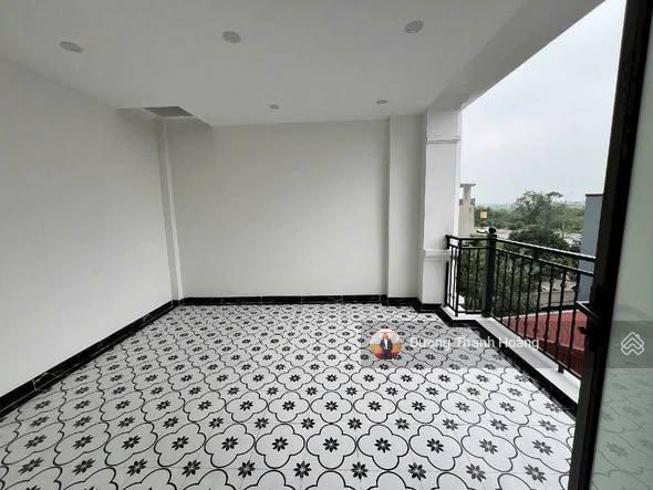 Bán nhà đàm quang trung  bát khối, đối diện aeon long biên, chân cầu vĩnh tuy  ô tô đỗ cổng.