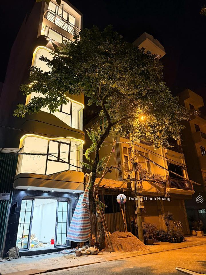 Bán nhà ngõ 57 cổ linh, view vườn hoa, đường ô tô kinh doanh, vỉa hè, 40m² x 7 tầng thang máy.