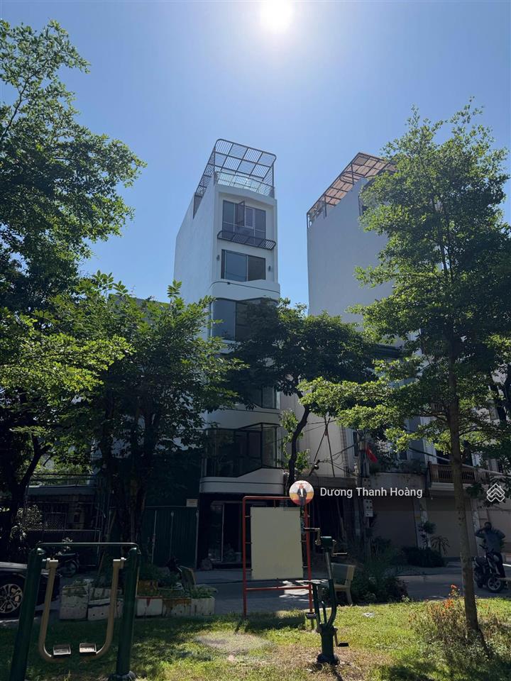 Bán nhà ngõ 57 cổ linh, view vườn hoa, đường ô tô kinh doanh, vỉa hè, 40m² x 7 tầng thang máy.