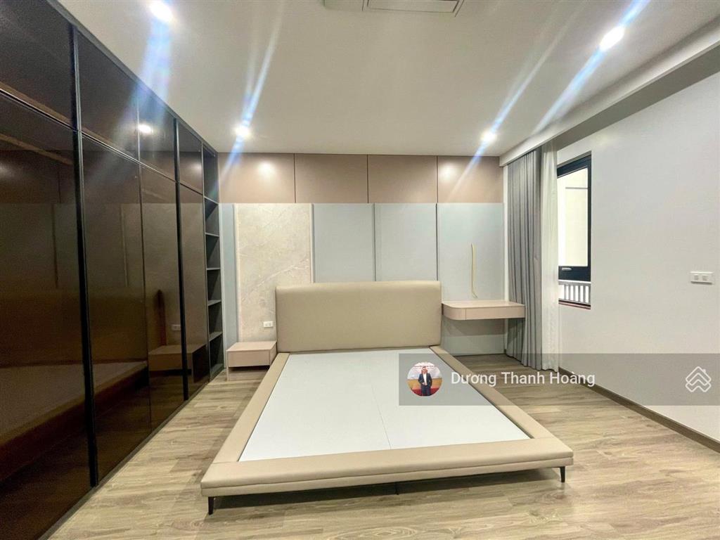 Nhà ngọc thụy xây mới 7 tầng thang máy. full nội thất. đường 2 ô tô tránh, ngay trường việt  pháp