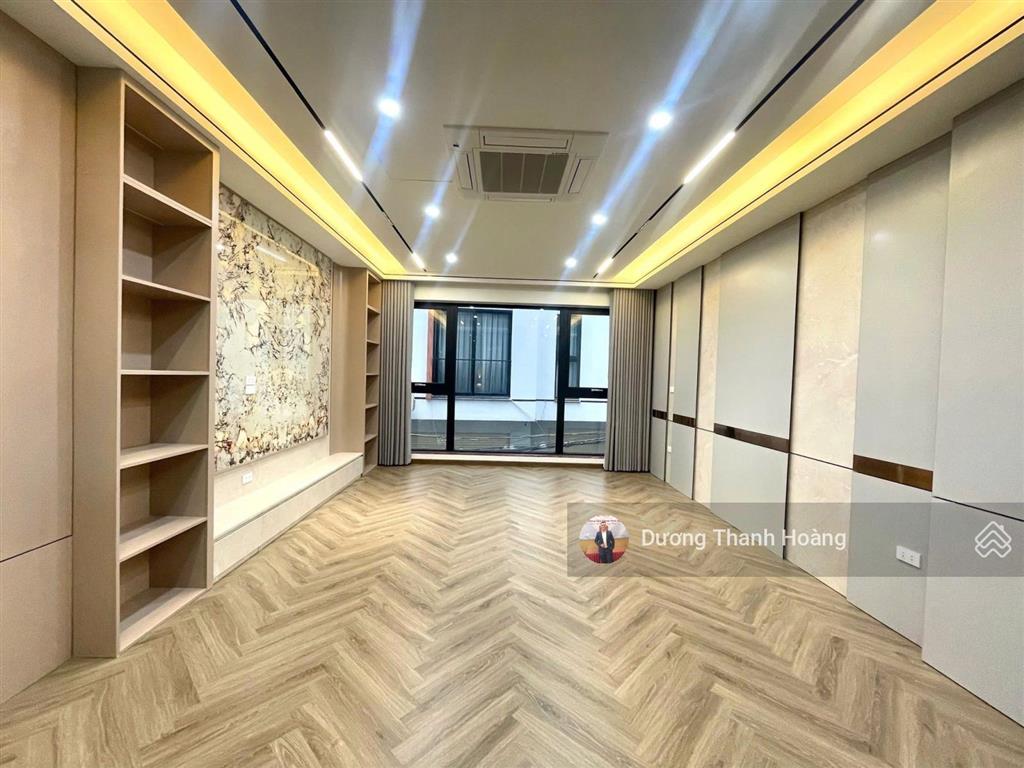Nhà ngọc thụy xây mới 7 tầng thang máy. full nội thất. đường 2 ô tô tránh, ngay trường việt  pháp