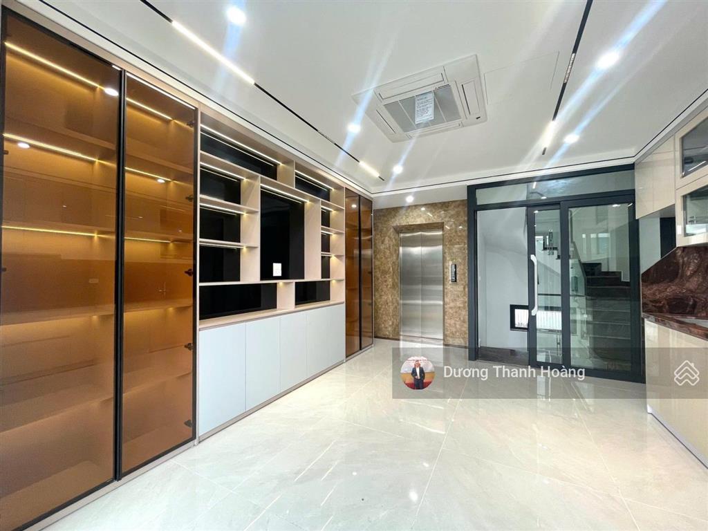 Nhà ngọc thụy xây mới 7 tầng thang máy. full nội thất. đường 2 ô tô tránh, ngay trường việt  pháp