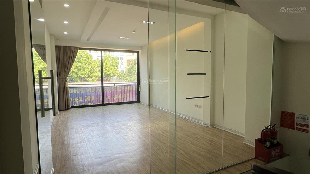 Cho thuê nhà làm văn phòng (tầng 1 60m2, tầng 2 62m2)