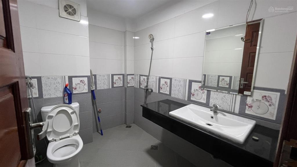 Cho thuê nhà làm văn phòng (tầng 1 60m2, tầng 2 62m2)