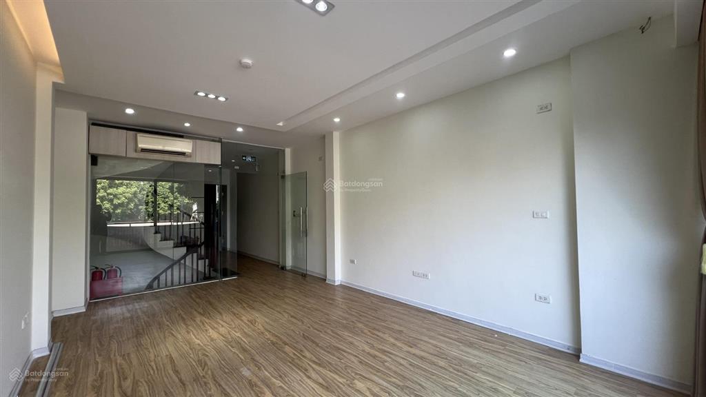 Cho thuê nhà làm văn phòng (tầng 1 60m2, tầng 2 62m2)