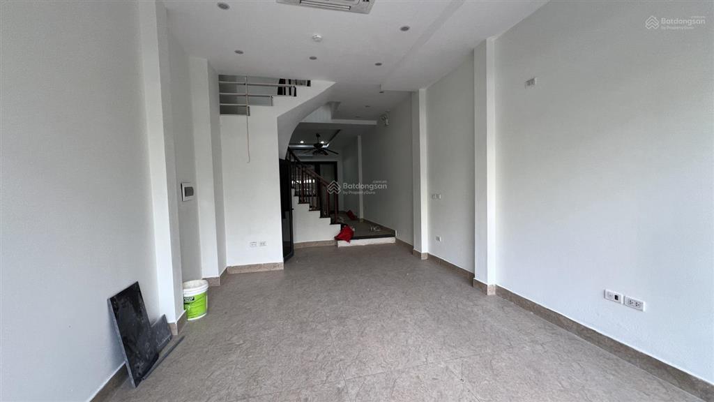 Cho thuê nhà làm văn phòng (tầng 1 60m2, tầng 2 62m2)