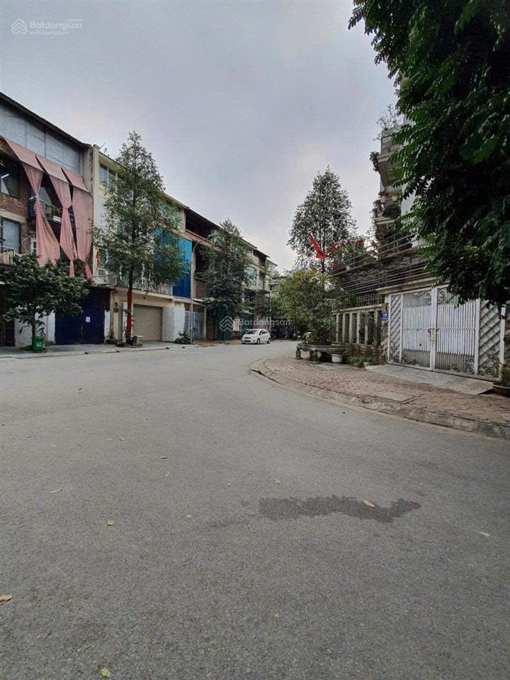 Cho thuê nhà 100m2 x 3,5t mặt đường 17m, nhà có thang máy, khu tổng cục 5 tân triều. giá 15tr/tháng