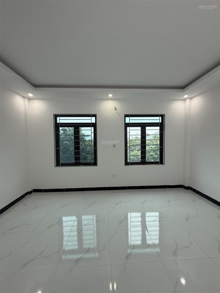 Ngộp bank bán gấp 4t 50m2 thiết kế sân cổng riêng  ngay chợ  trường học 5p ra trạm bơm yên nghĩa