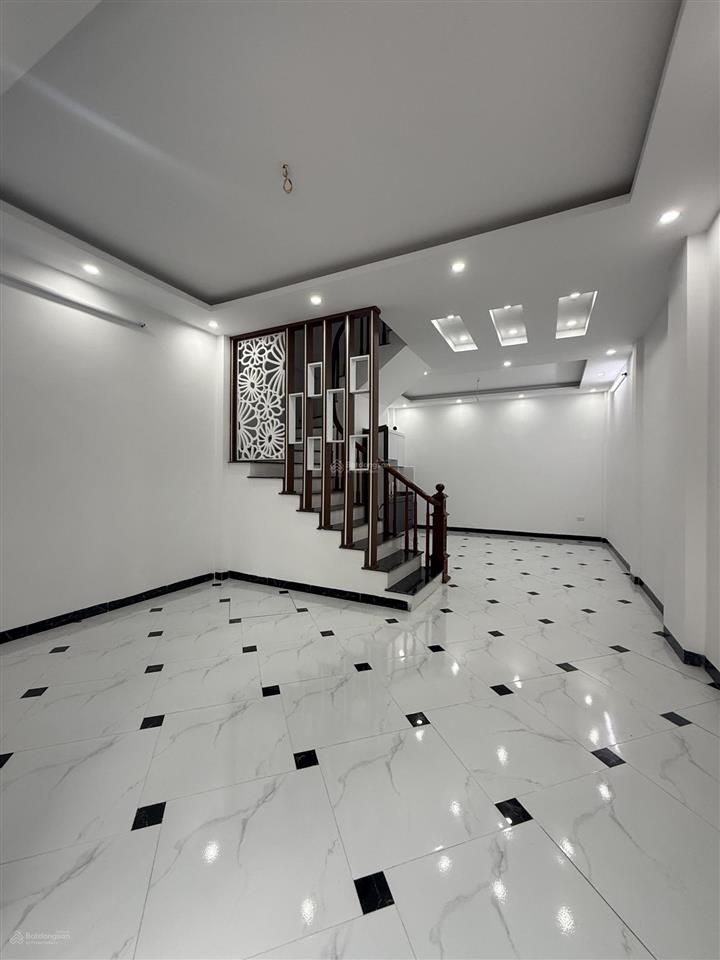 Ngộp bank bán gấp 4t 50m2 thiết kế sân cổng riêng  ngay chợ  trường học 5p ra trạm bơm yên nghĩa