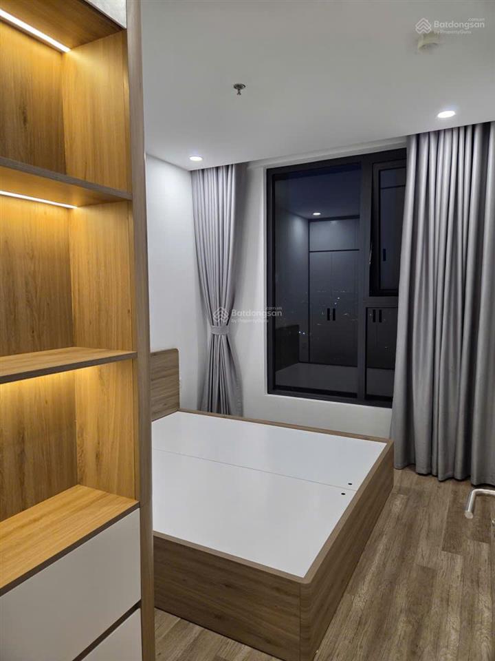 Bán căn hộ chung cư 2pn tòa wisteria, mặt đường 32, cách ga tàu điện 800m
