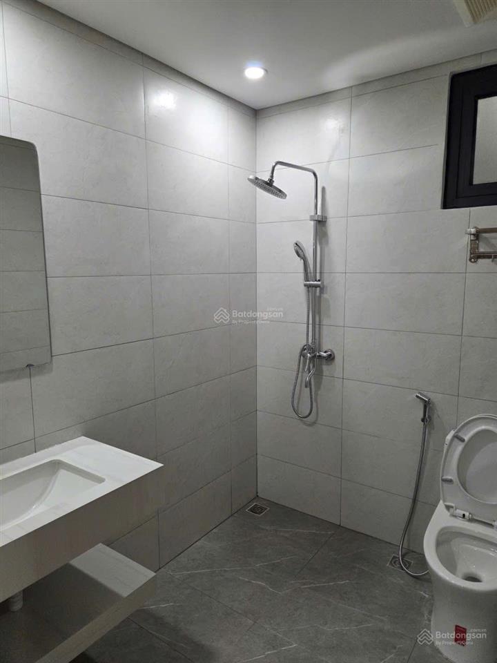 Bán căn hộ chung cư 2pn tòa wisteria, mặt đường 32, cách ga tàu điện 800m
